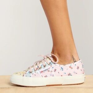 Size 8 / 39 Superga Women's 2750 Pastel Floral Sneakers